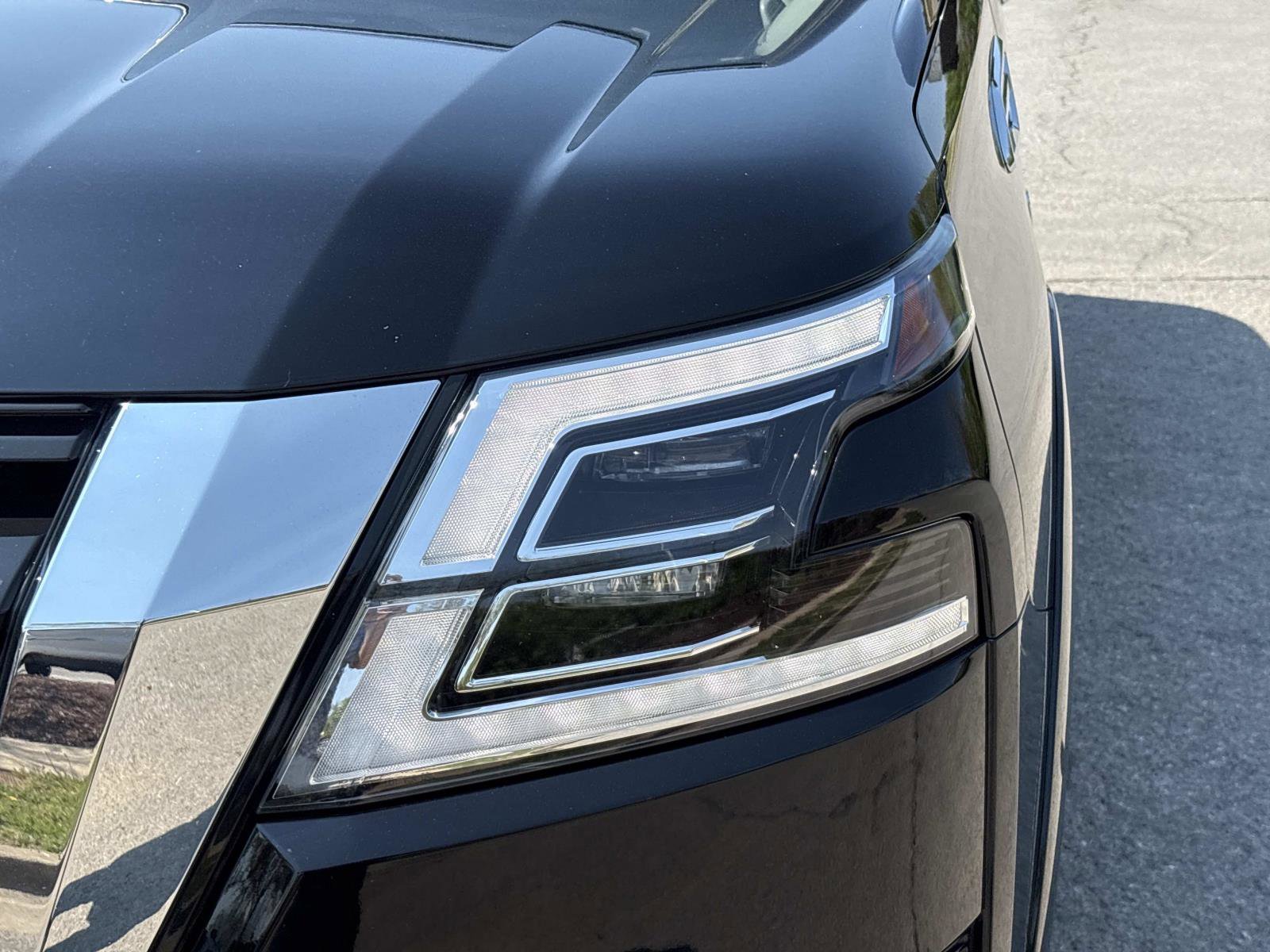 Used 2022 Nissan Armada Platinum w/ Captain's Chairs Package image 11