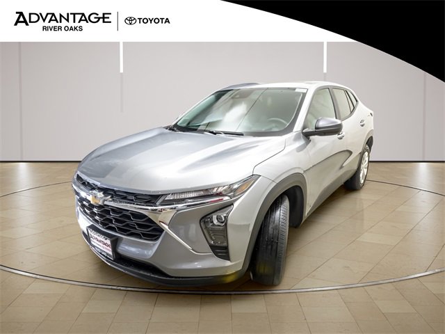 Used 2024 Chevrolet Trax LS w/ Driver Confidence Package image 4