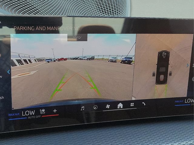 New 2026 BMW 330i xDrive Sedan w/ M Sport Package AWD/4WD image 28