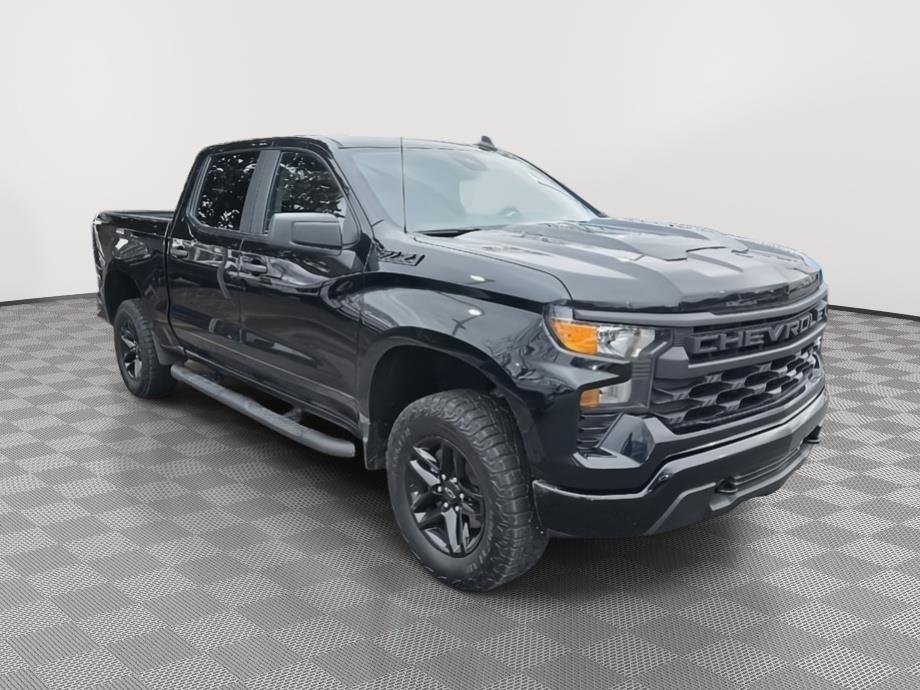 Used 2025 Chevrolet Silverado 1500 Custom Trail Boss w/ Dark Appearance Package image 2