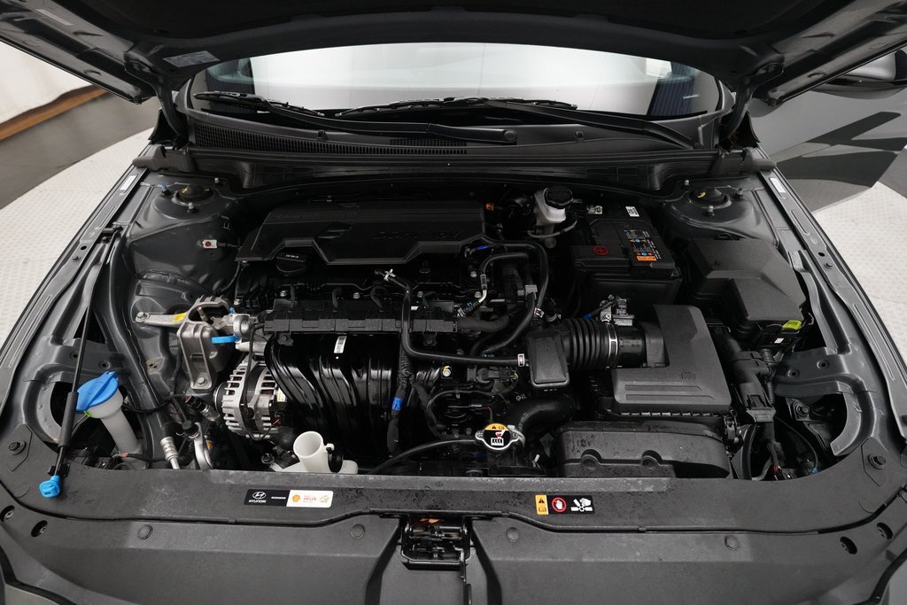 Used 2025 Hyundai Elantra Sport image 3