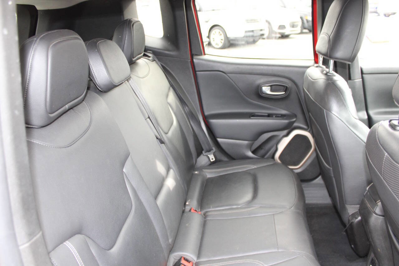 Used 2017 Jeep Renegade Limited image 18