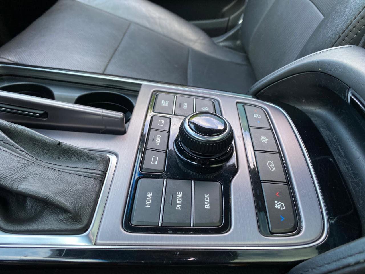 Used 2015 Hyundai Equus Signature image 53