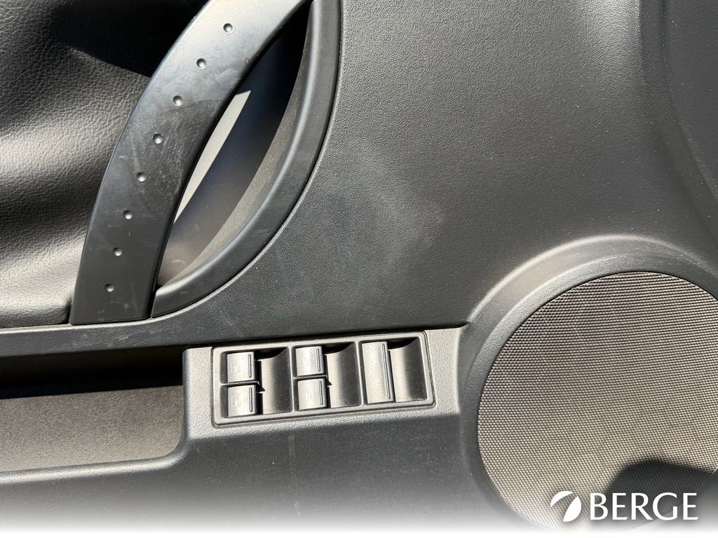 Used 2010 Volkswagen Beetle Final Edition FWD image 21