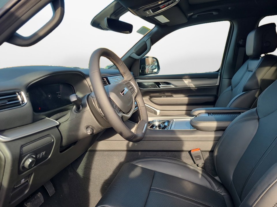 New 2026 Jeep Grand Wagoneer L 4x4 image 9