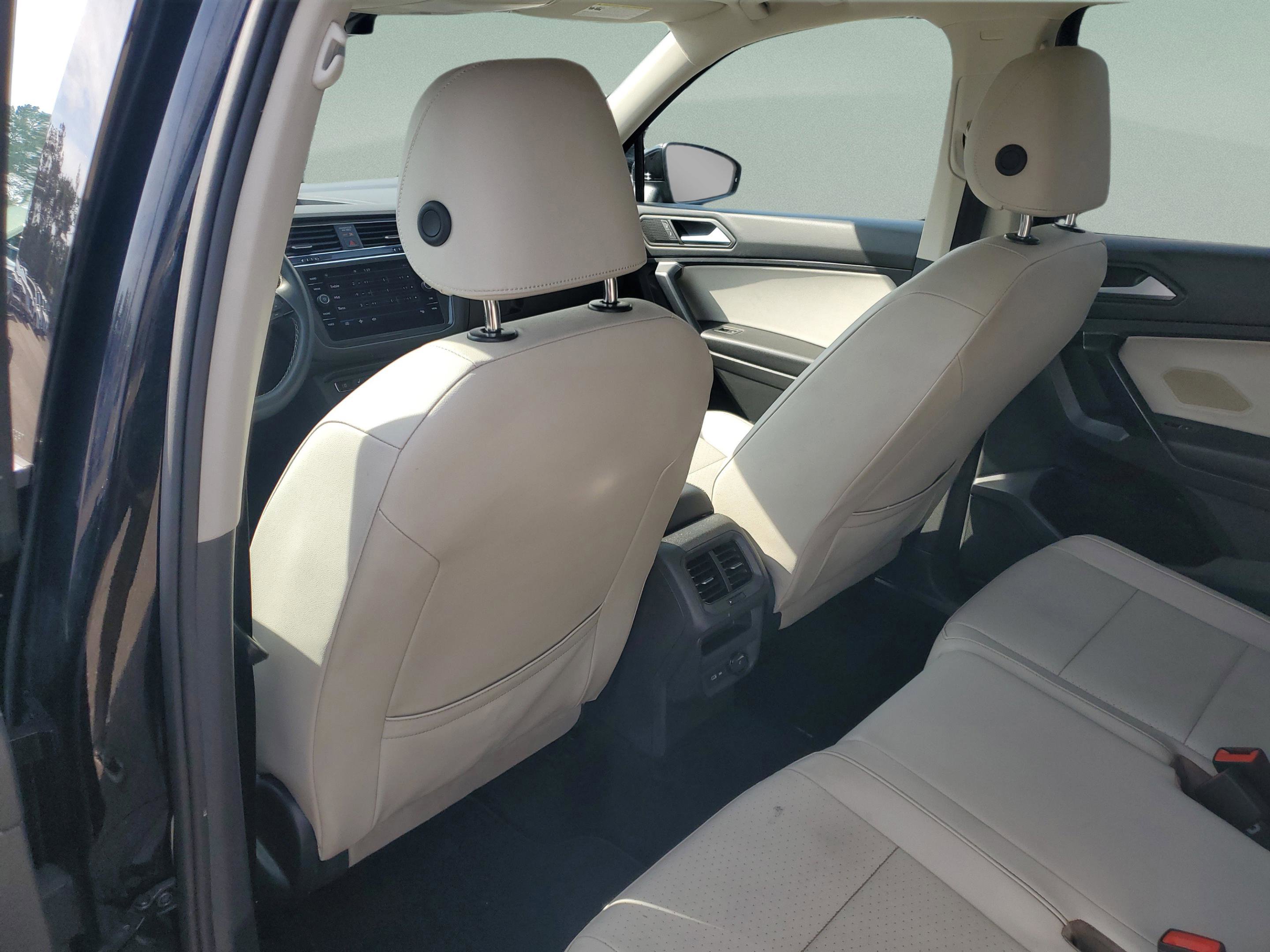 Used 2021 Volkswagen Tiguan SE image 8