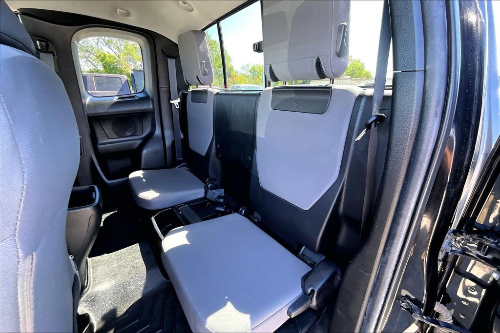 Used 2022 Toyota Tacoma SR w/ SR Convenience Package AWD/4WD image 7