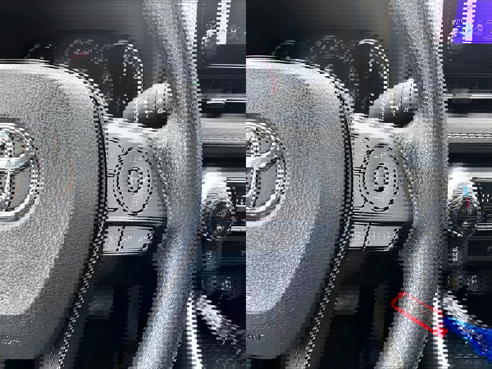 Used 2025 Toyota RAV4 XLE image 24