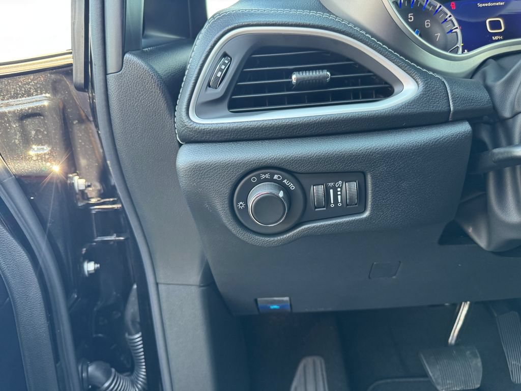 New 2027 Chrysler Pacifica Limited AWD/4WD image 15