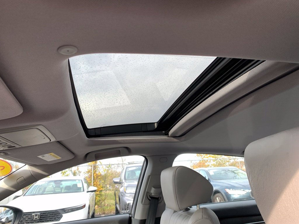 Used 2018 Honda Accord Touring image 24
