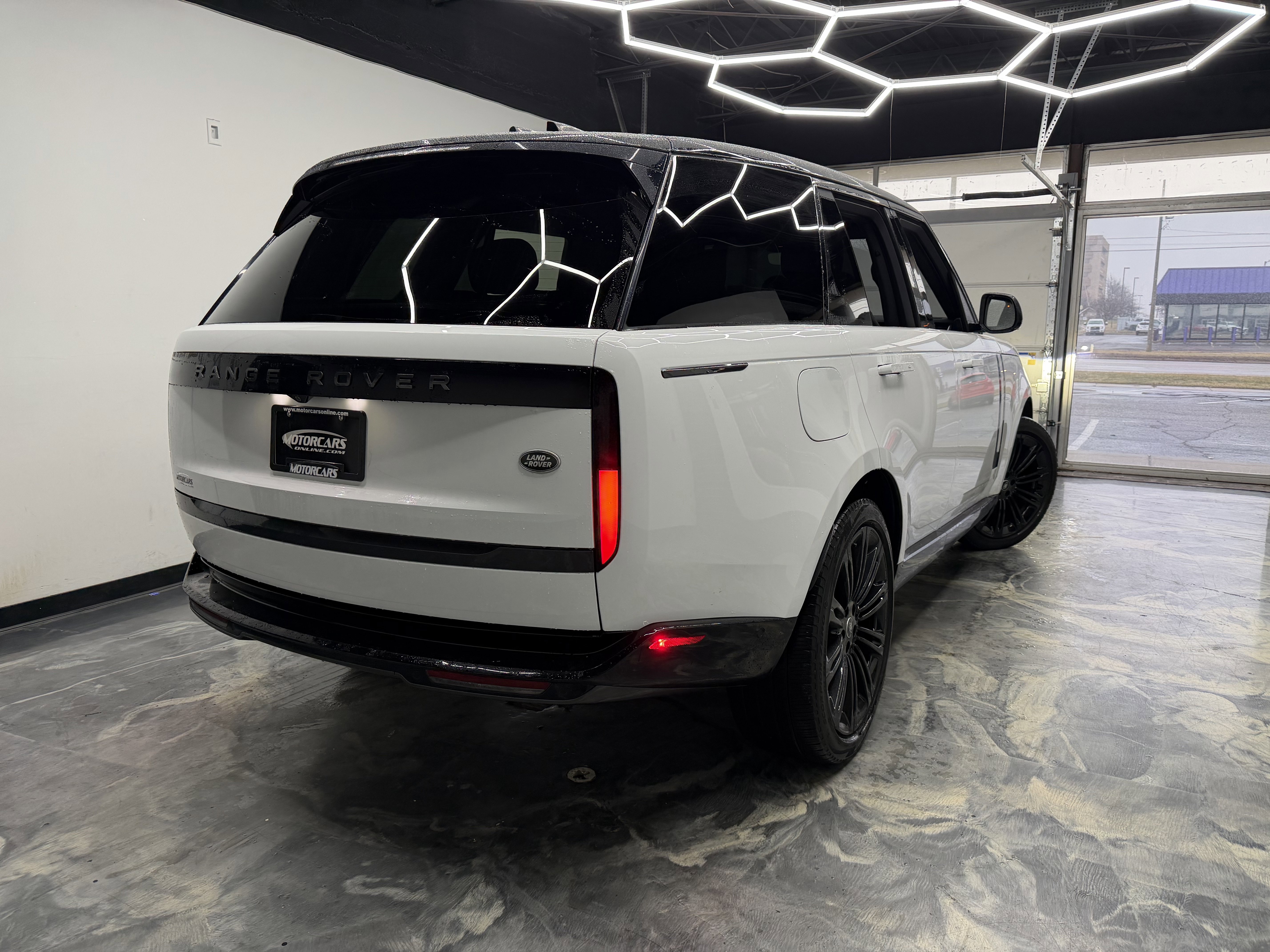 Used 2023 Land Rover Range Rover SE AWD/4WD image 3