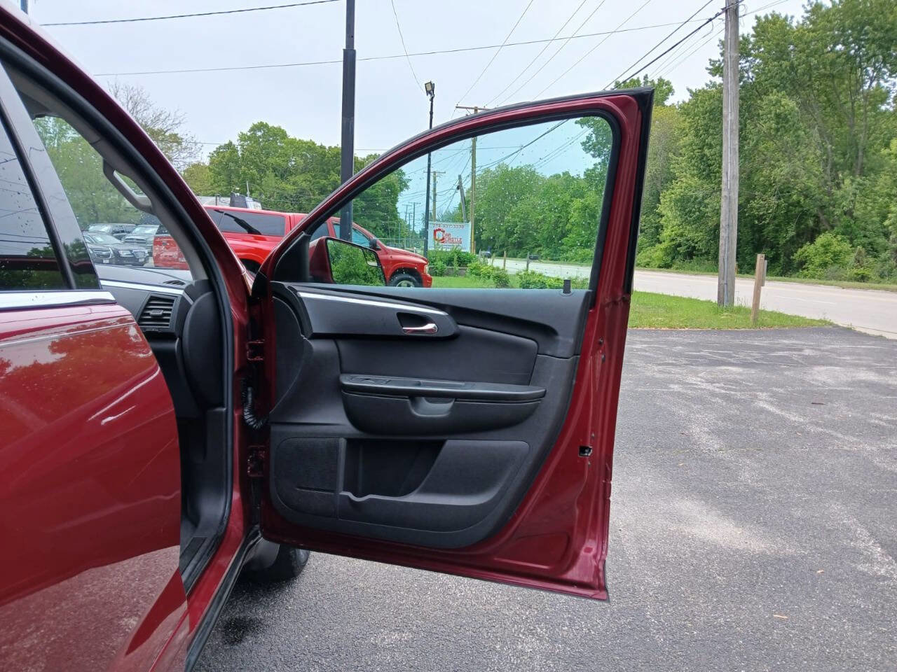 Used 2011 Chevrolet Traverse LT w/ Personal Connectivity Package image 18
