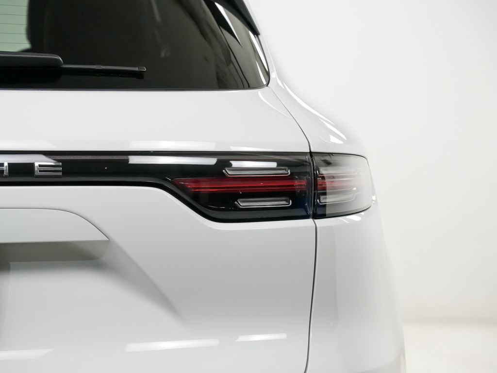 Certified 2023 Porsche Cayenne w/ Premium Package AWD/4WD image 12