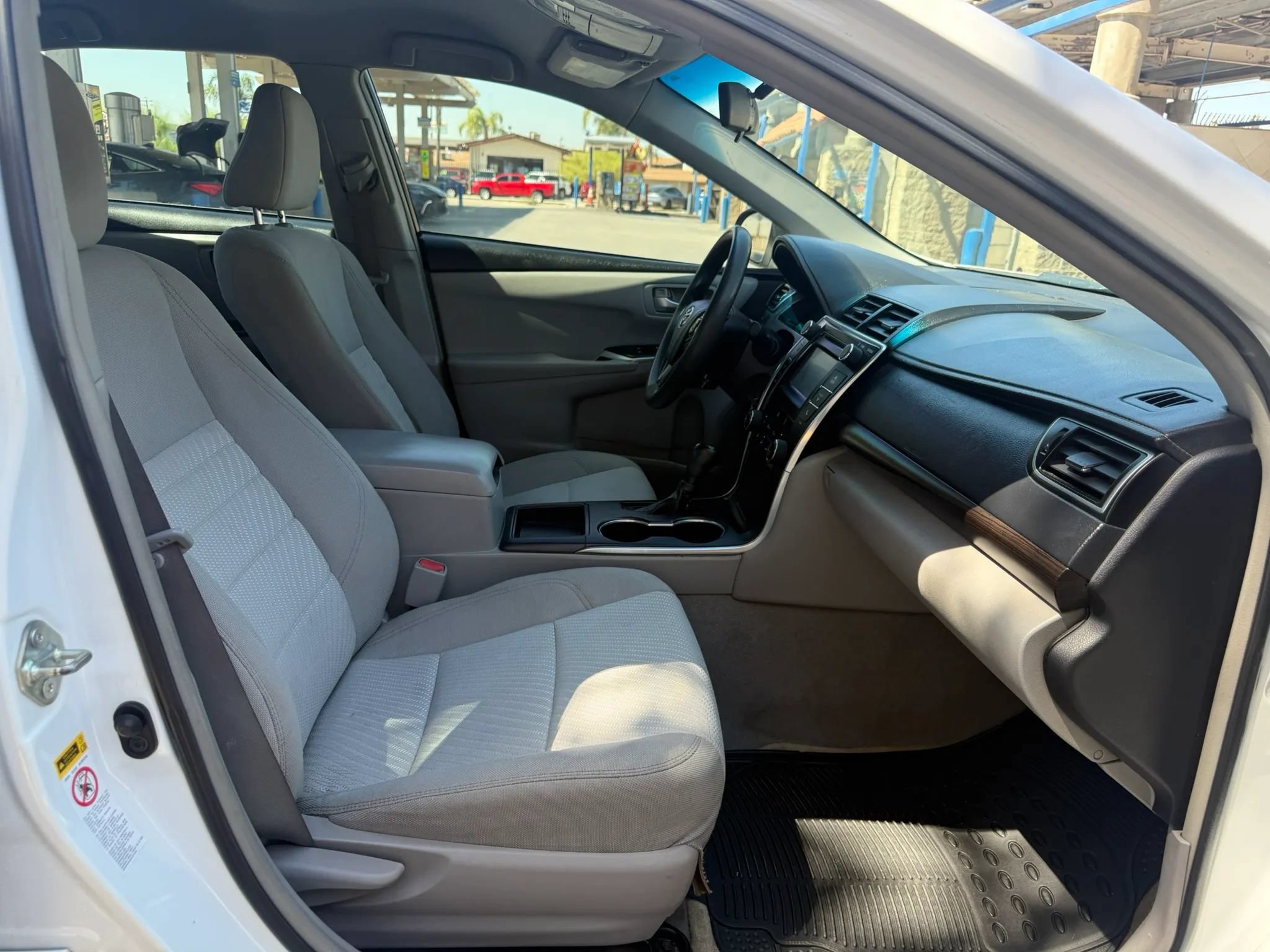 Used 2015 Toyota Camry LE FWD image 14