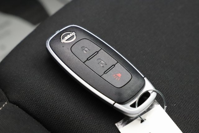 Used 2023 Nissan Rogue S image 33