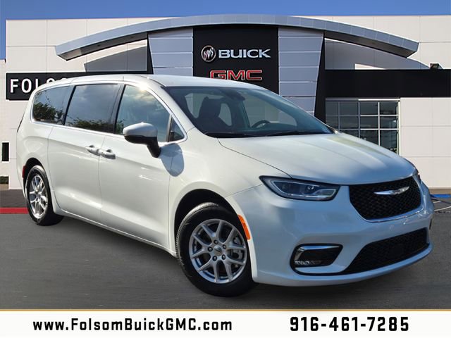 Used 2023 Chrysler Pacifica Touring-L FWD image 1