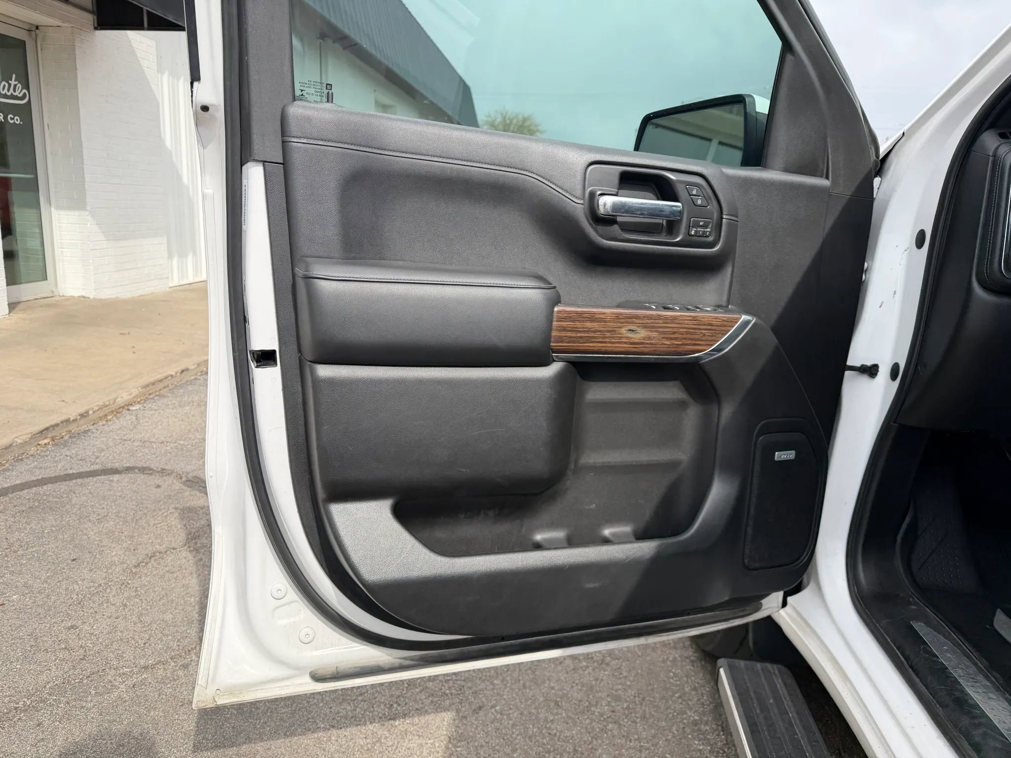 Used 2020 Chevrolet Silverado 1500 High Country w/ Technology Package AWD/4WD image 23