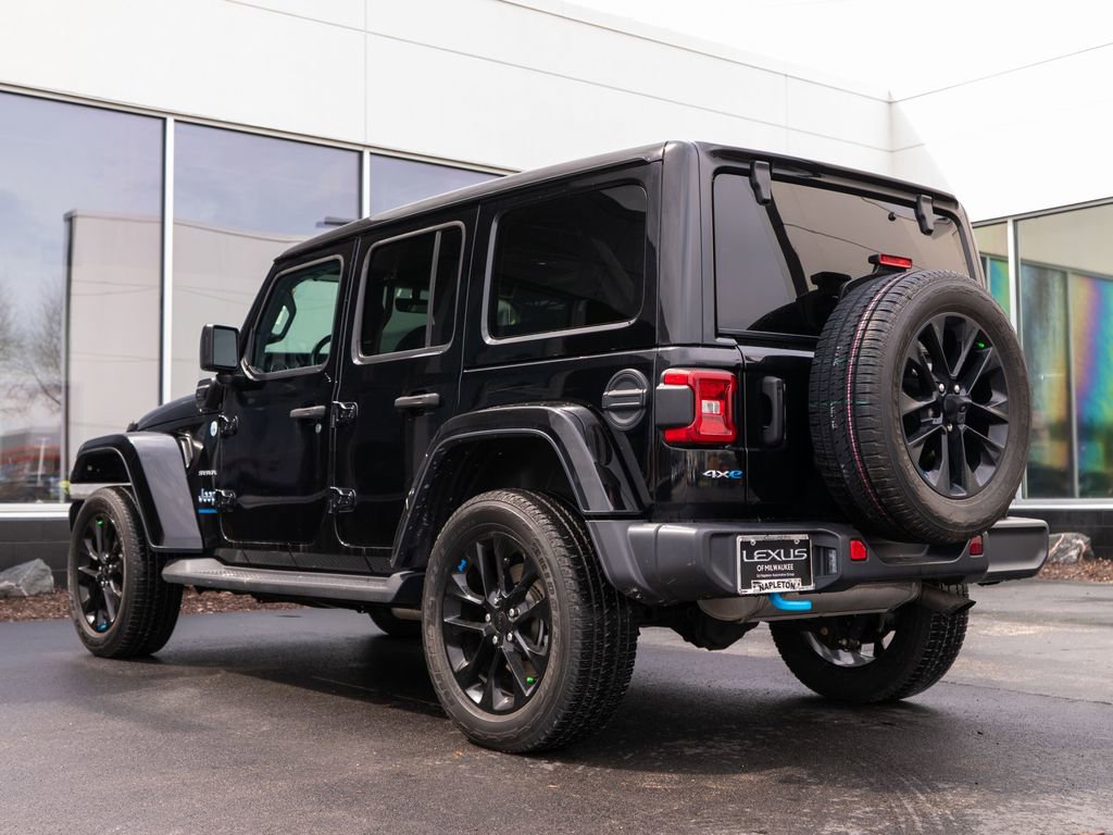 Used 2023 Jeep Wrangler Unlimited Sahara w/ Cold Weather Group AWD/4WD image 8