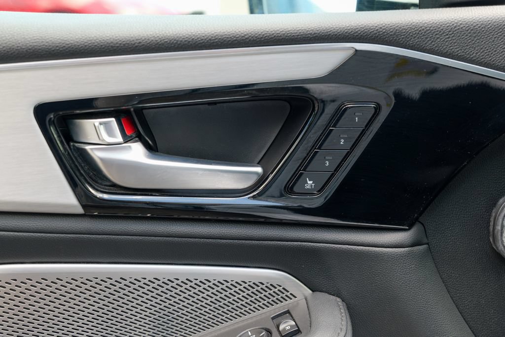 Used 2023 Acura MDX SH-AWD image 17