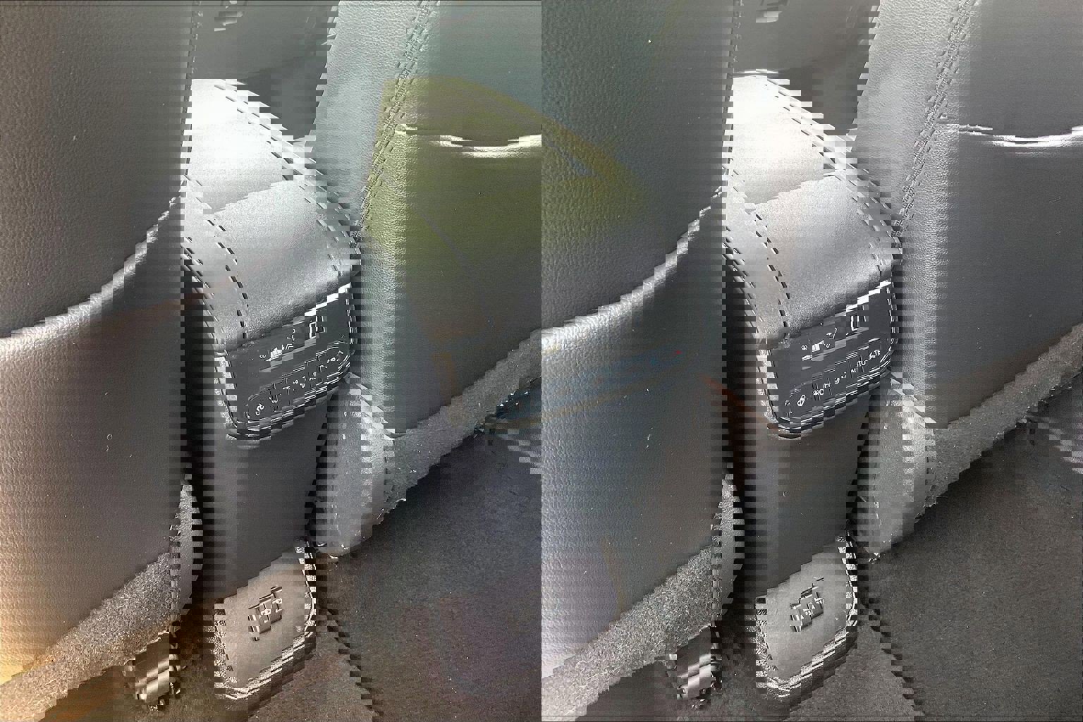 Used 2020 Toyota Highlander XLE FWD image 41