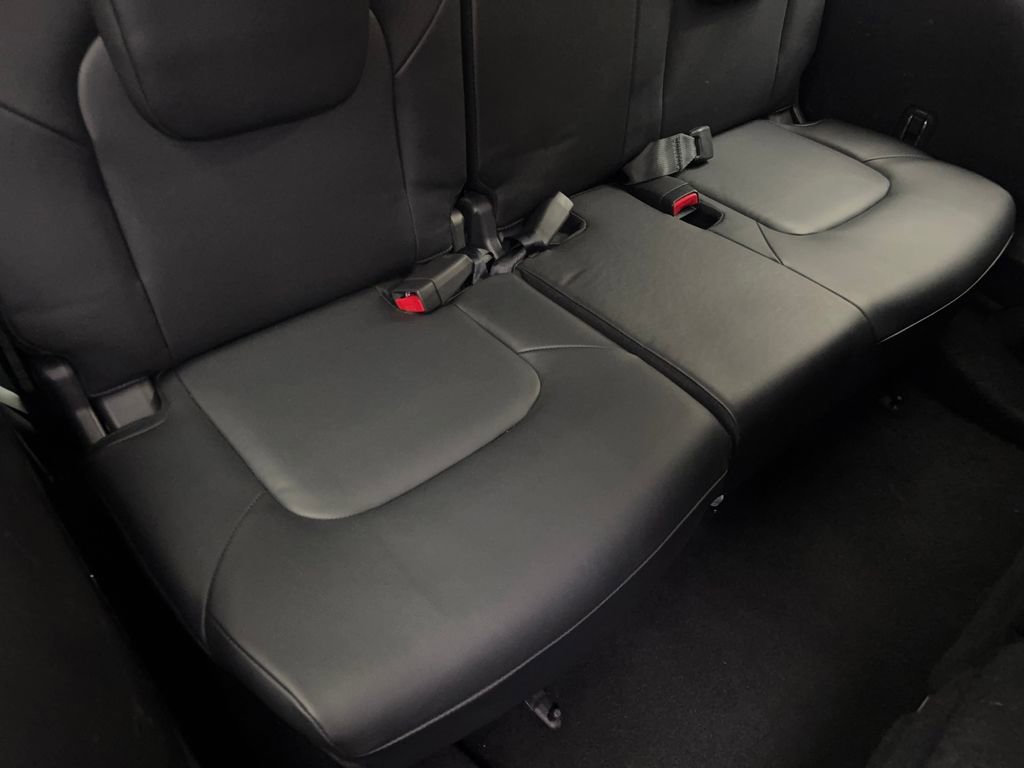 Used 2024 Nissan Armada SL image 41