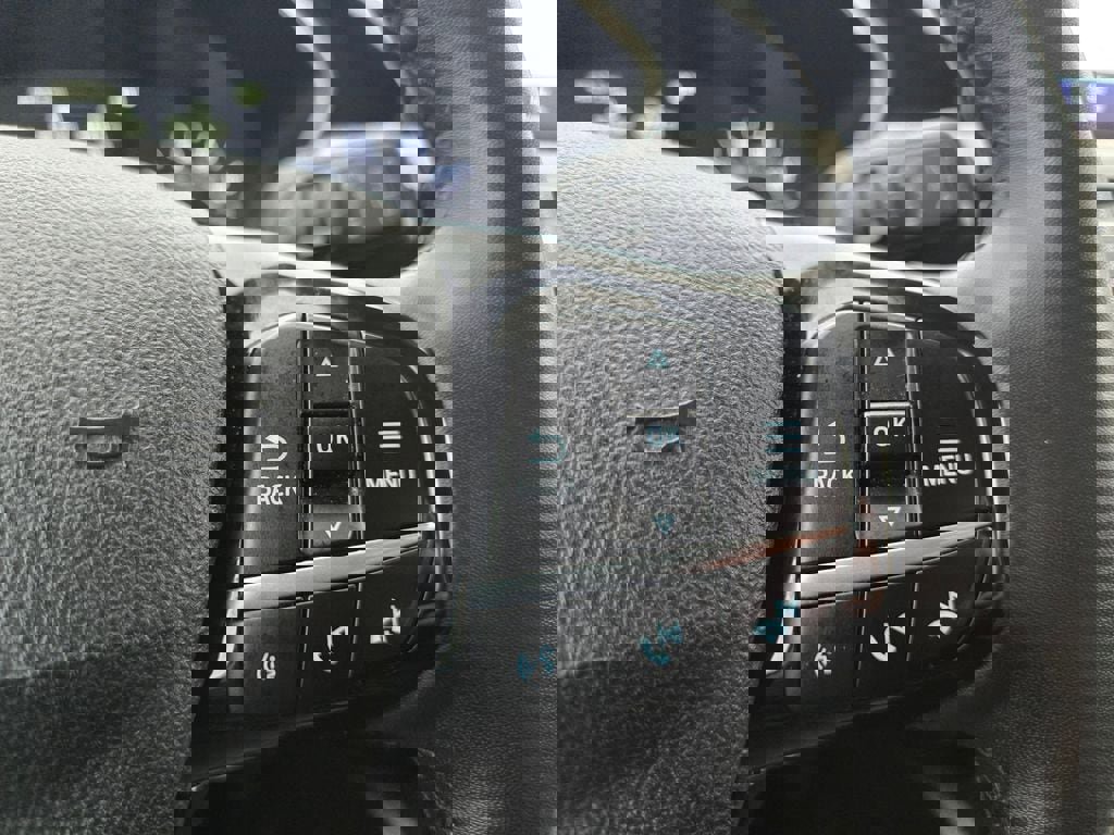 Used 2022 Ford Escape SE w/ SE Sport Appearance Package image 19