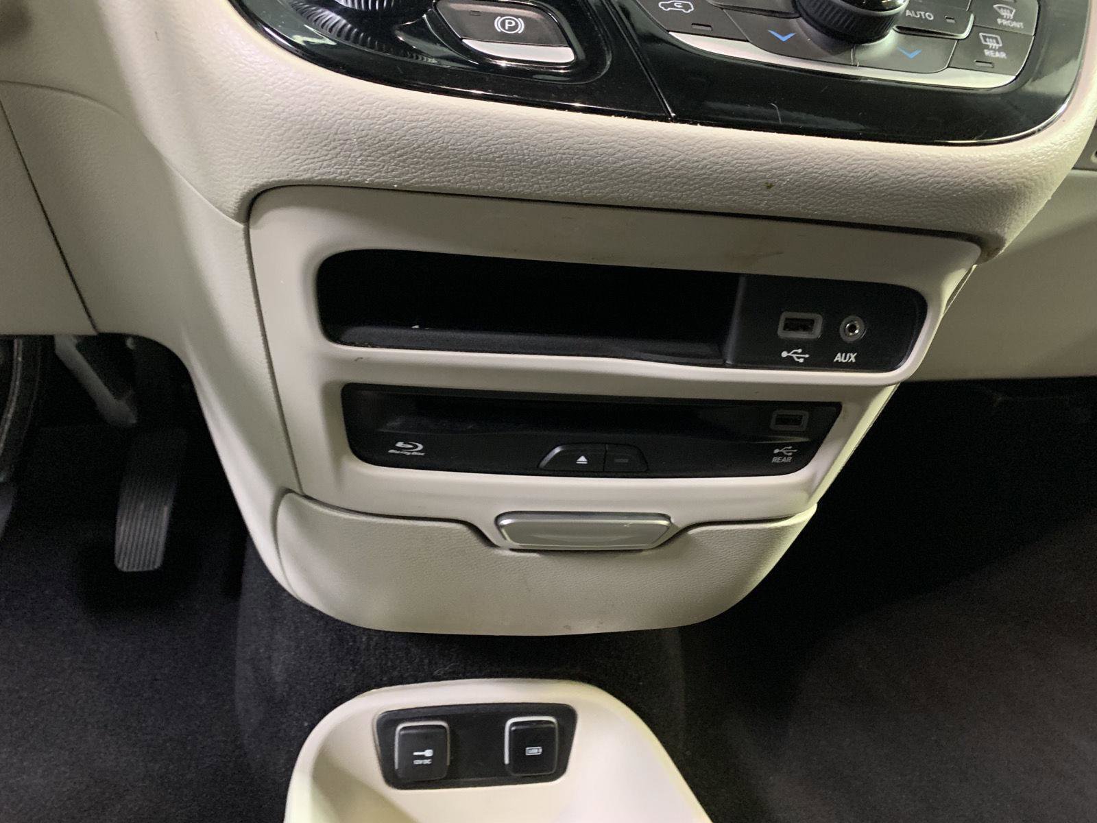 Used 2020 Chrysler Pacifica Touring-L Plus image 22