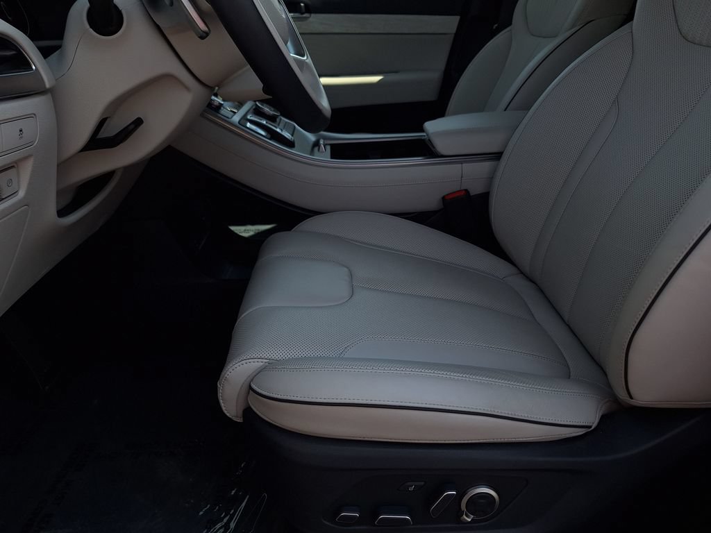 Certified 2025 Hyundai Palisade Calligraphy AWD/4WD image 11