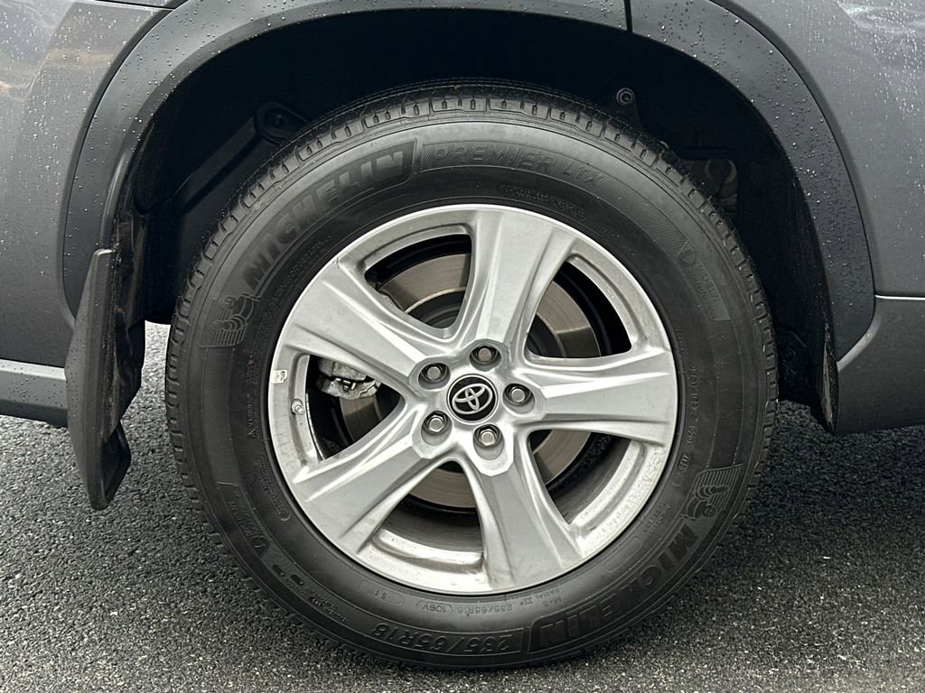 Used 2024 Toyota Highlander LE image 8