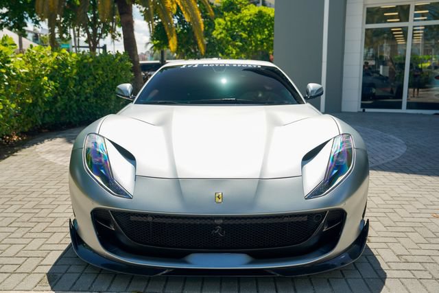 Used 2018 Ferrari 812 Superfast RWD image 4