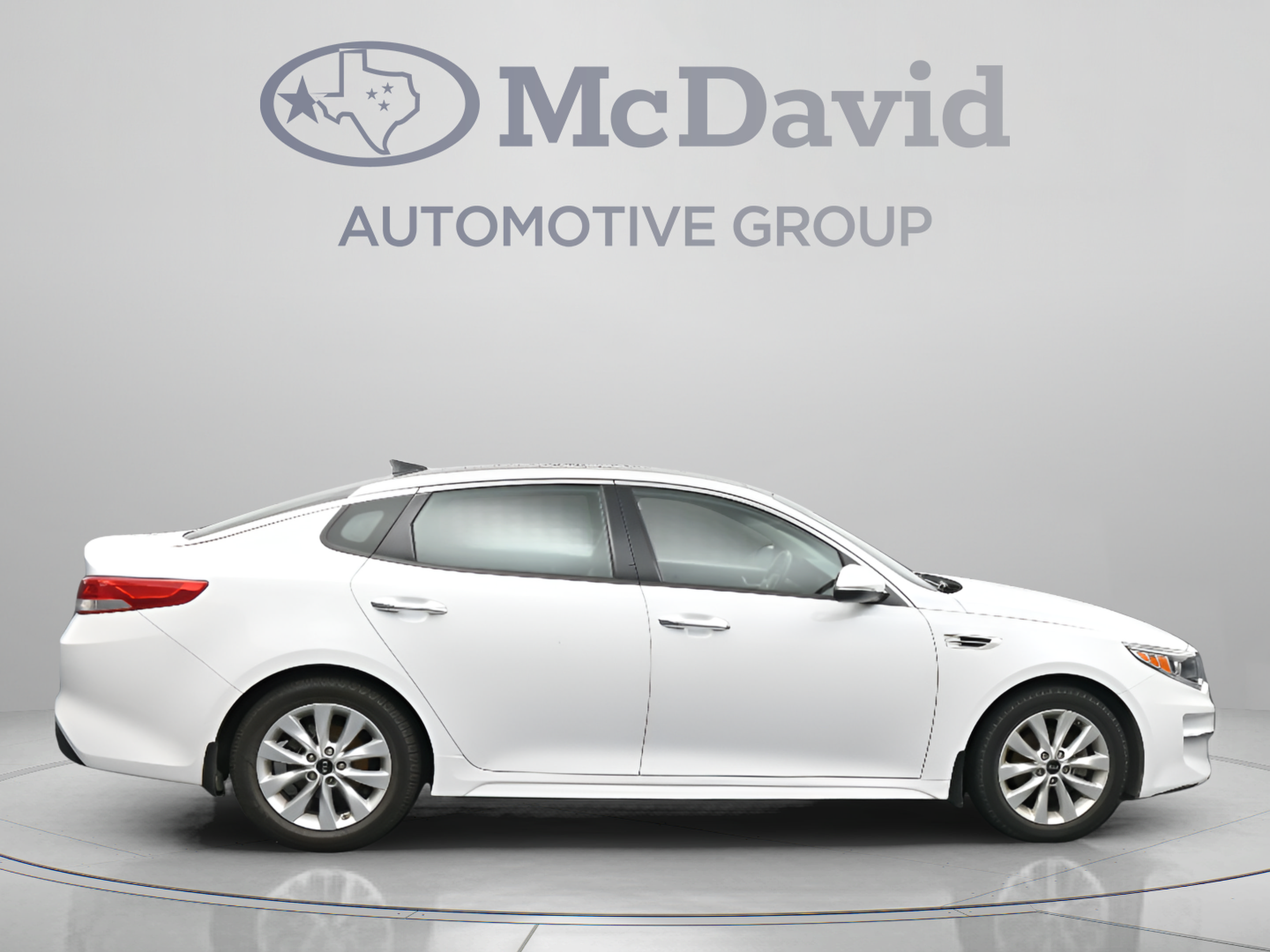 Used 2018 Kia Optima EX w/ Premium Package FWD image 9