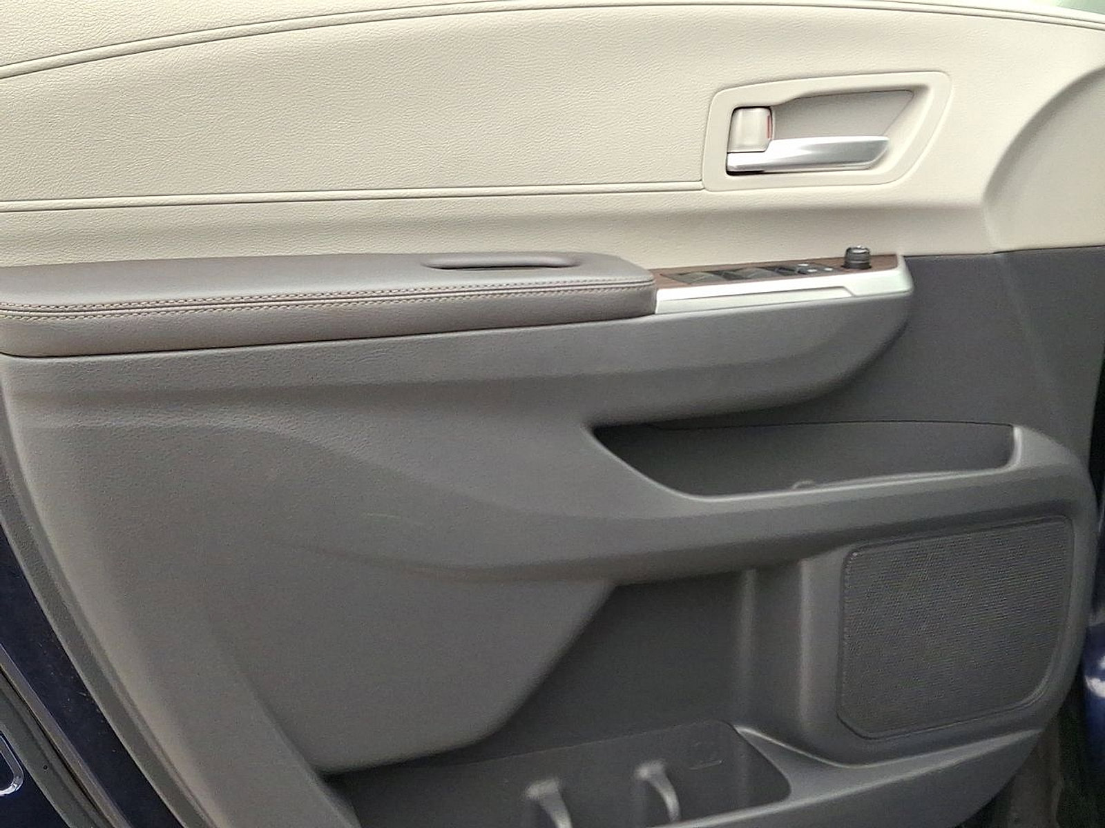 Used 2022 Toyota Sienna XLE image 16