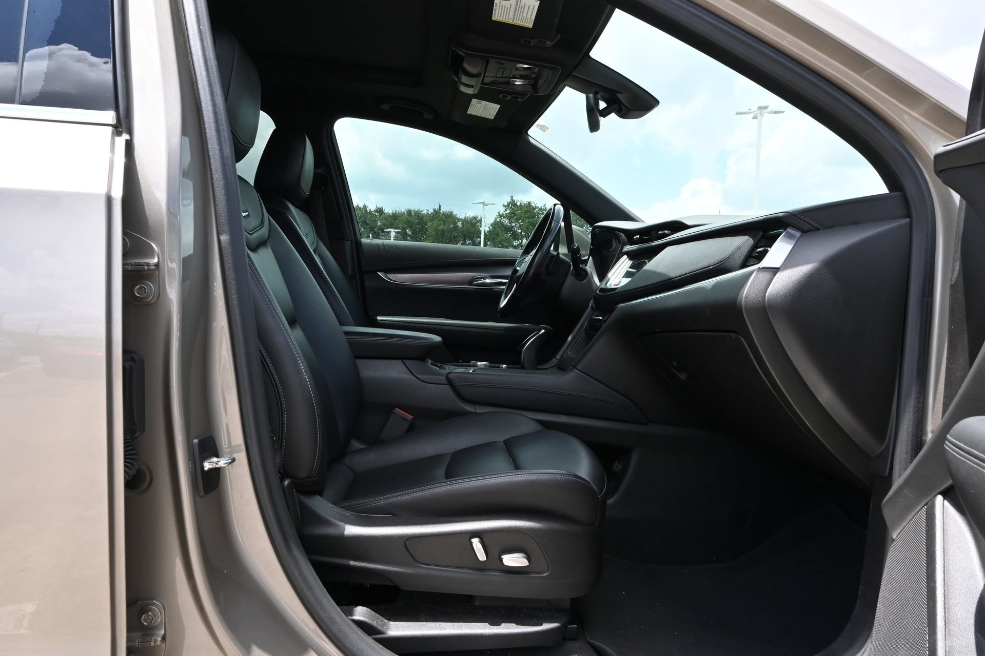 Used 2022 Cadillac XT6 Luxury FWD image 24