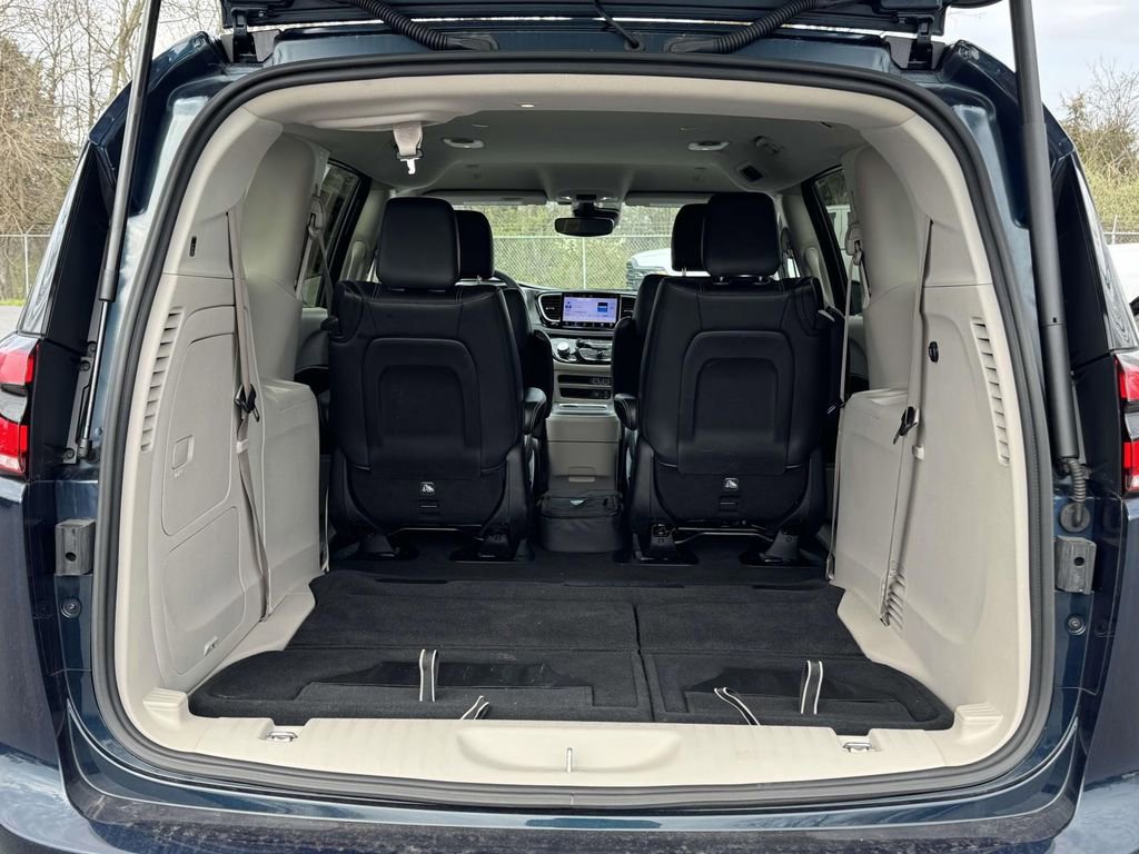 Used 2022 Chrysler Pacifica Touring-L FWD image 30