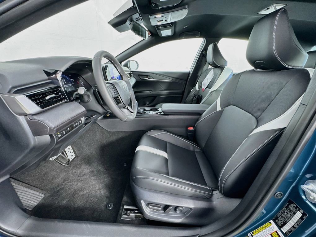 Used 2026 Toyota Camry SE FWD image 12