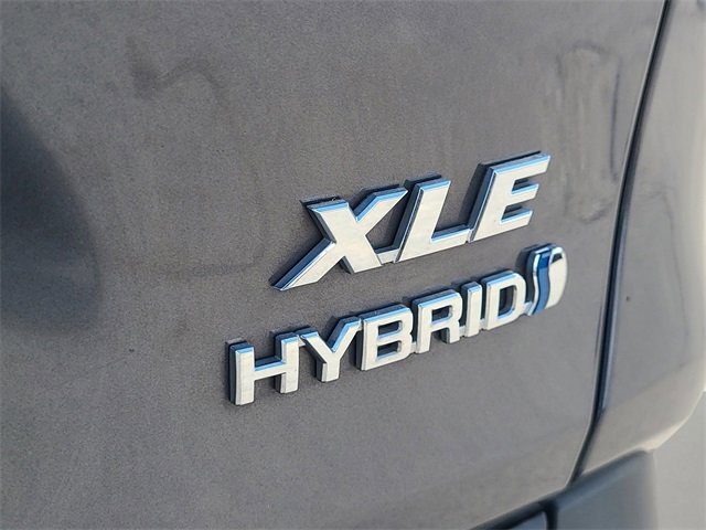 Used 2021 Toyota RAV4 XLE w/ Convenience Package image 11