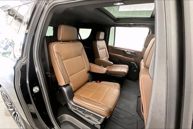 Certified 2025 Chevrolet Suburban High Country AWD/4WD image 19