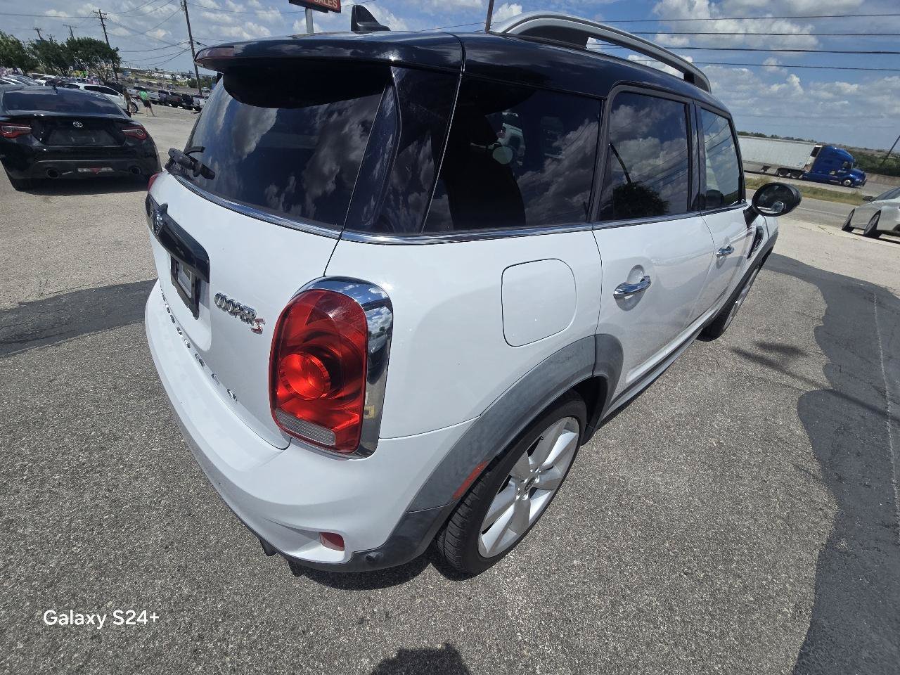 Used 2017 MINI Cooper Countryman S FWD image 6