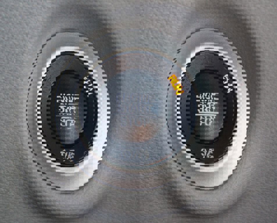 Used 2022 Chrysler Pacifica Limited w/ Uconnect Theater Family Group image 10