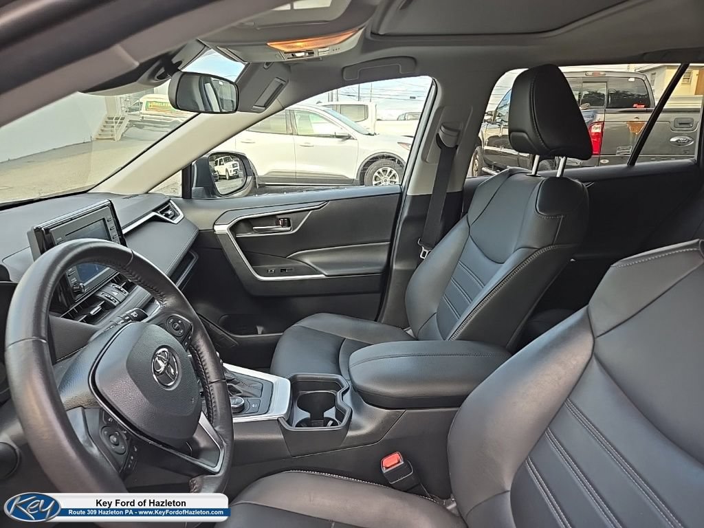 Used 2021 Toyota RAV4 AWD Hybrid image 32