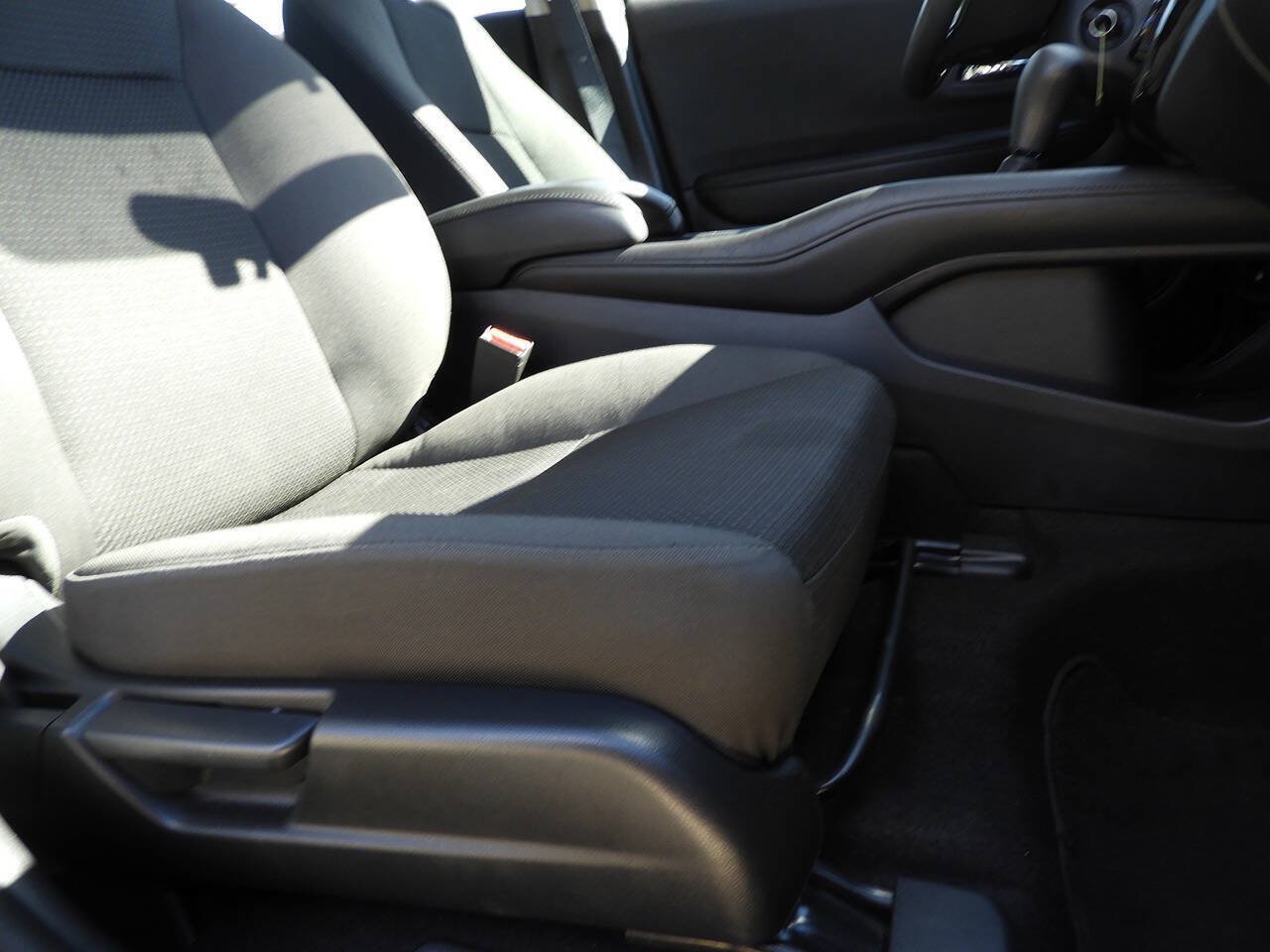 Used 2020 Honda HR-V LX image 39