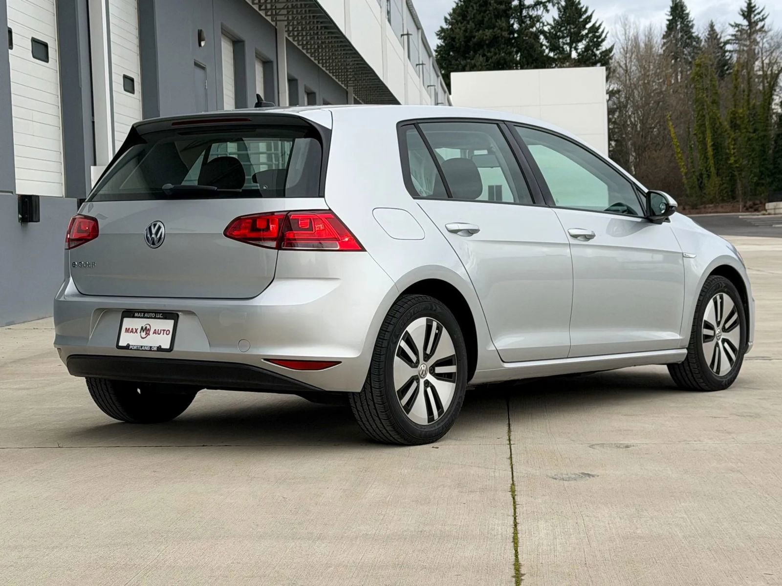 Used 2016 Volkswagen e-Golf SE image 8