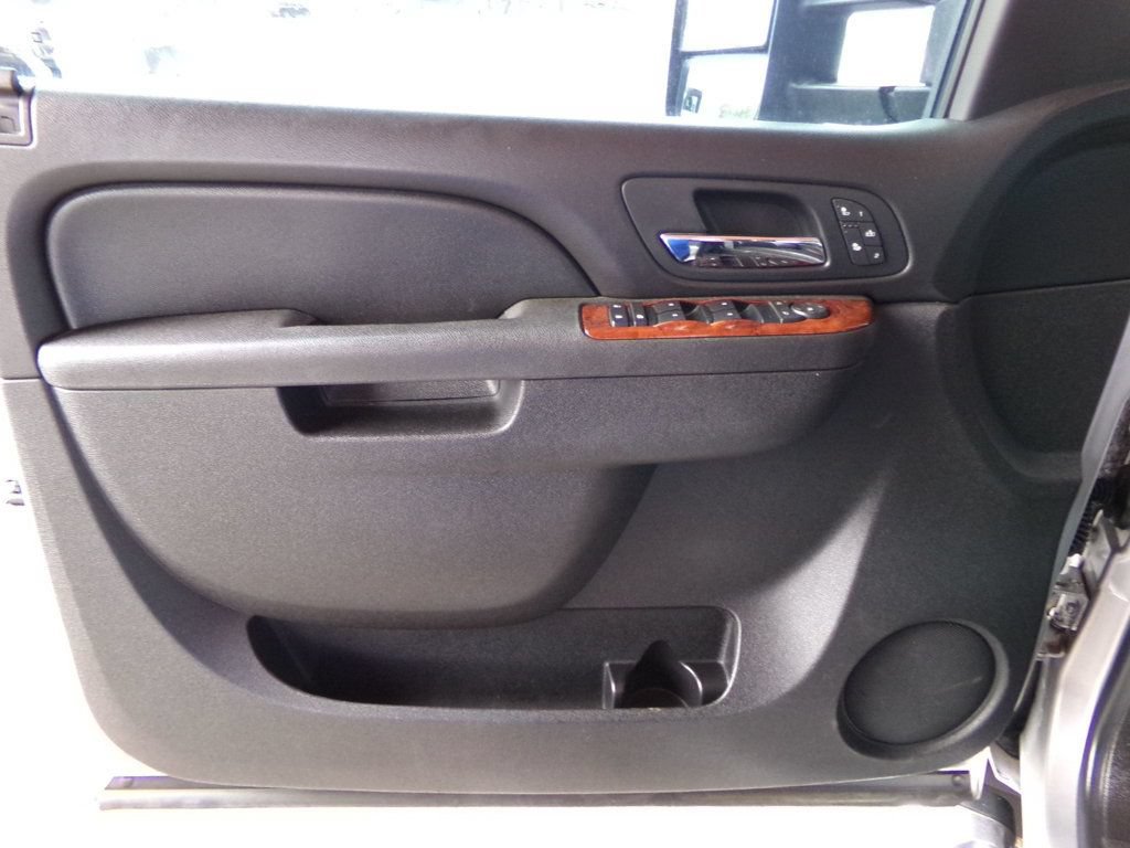 Used 2011 GMC Sierra 3500 SLT w/ SLT Convenience Package AWD/4WD image 11
