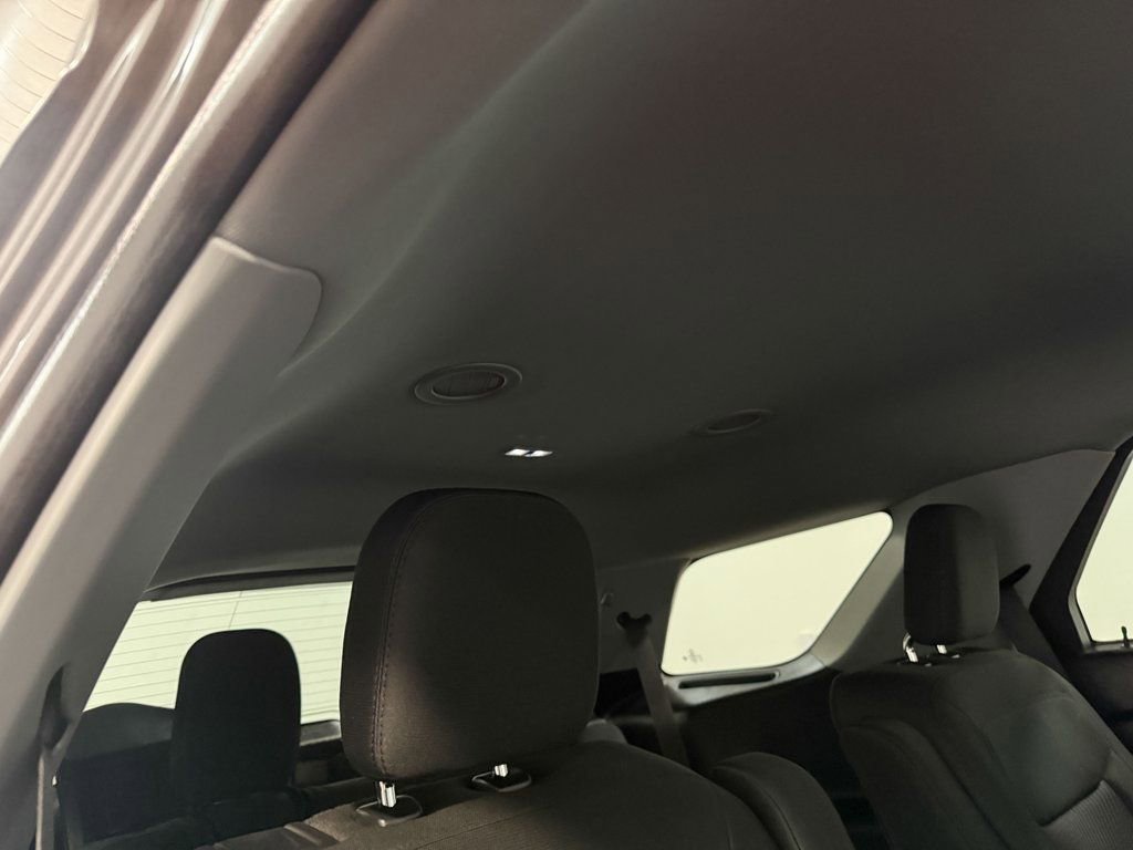 Used 2022 Ford Explorer XLT image 15