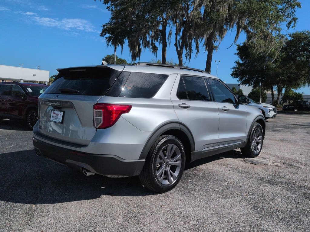 Used 2023 Ford Explorer XLT w/ Equipment Group 202A RWD image 4