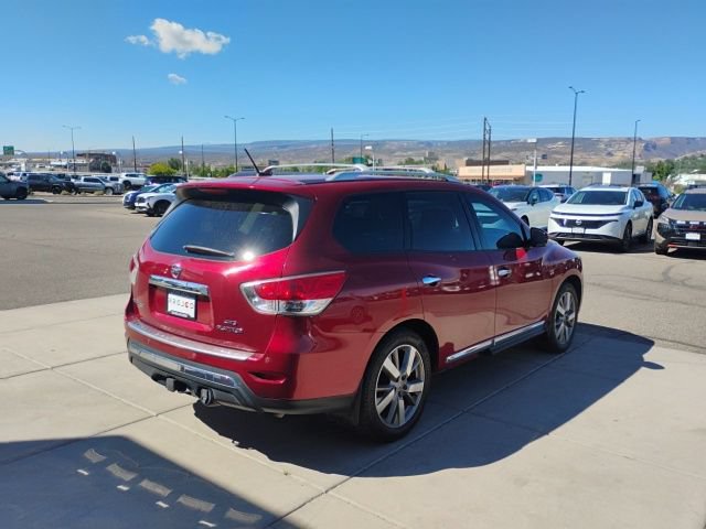 Used 2016 Nissan Pathfinder Platinum w/ Family Entertainment Package AWD/4WD image 5