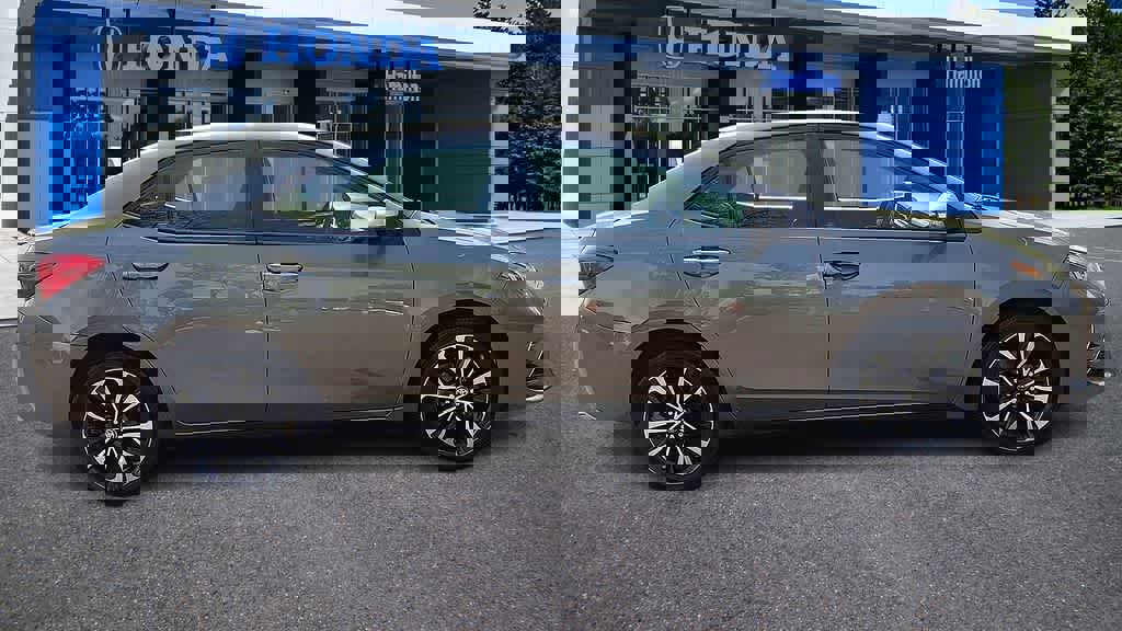 Used 2017 Toyota Corolla SE w/ SE Premium Package FWD image 9