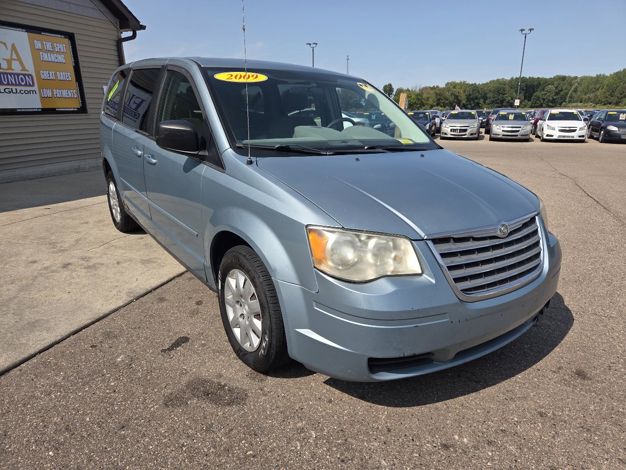 Used 2009 Chrysler Town & Country LX w/ Entertainment Group #1 image 3