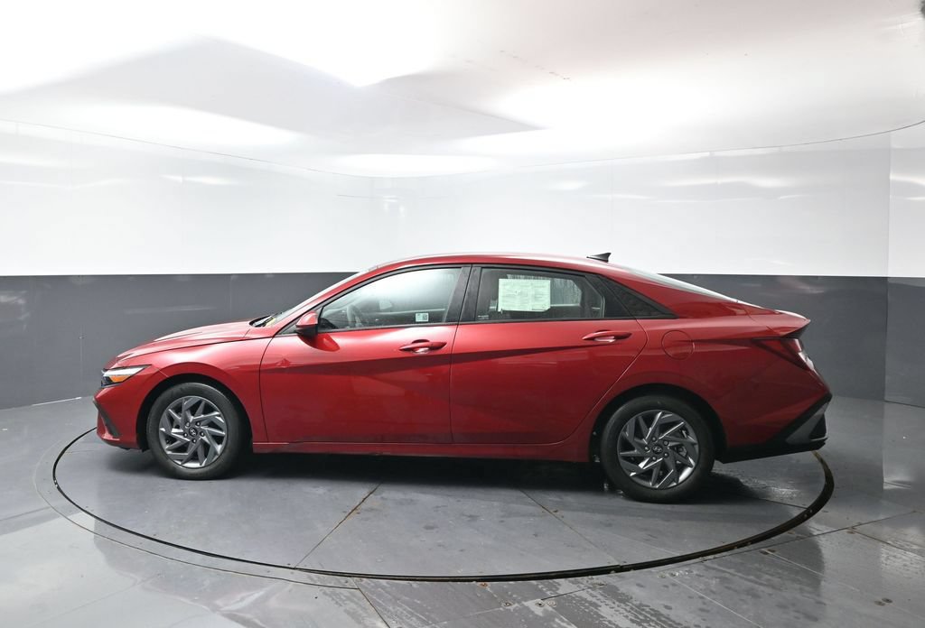 Used 2024 Hyundai Elantra SEL FWD image 10