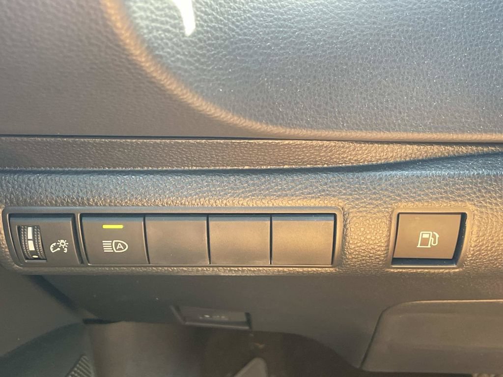 Used 2025 Toyota Corolla LE FWD image 26